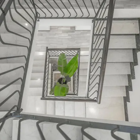 Paradiso Hotel 4*